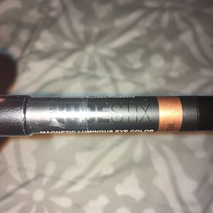 Nudestix magnetic Luminous Eye color